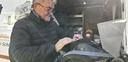 Stets ein gefragter Mann: der Messerschleifer Charly Gamper