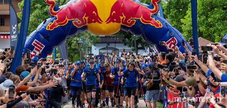 Die Athleten der Red Bull X-Alps passieren im Juni 2025 Meran 2000 und Schenna. Rund um den Wettbewerb gibt’s zahlreiche actiongeladene Veranstaltungen. © Red Bull X-Alps - Christian Lorenz