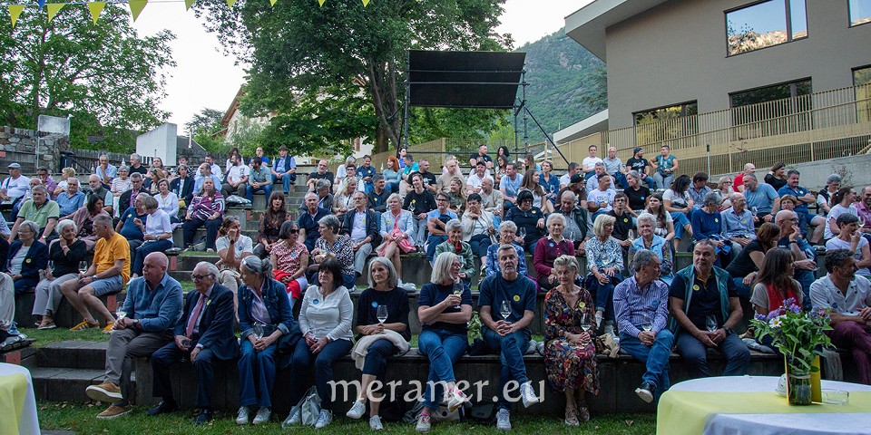 Rund 200 ehrenamtlich Engagierte sorgten für eine gut gefüllte Freilichtbühne und beste Stimmung im Naturnser Bürger- und Rathaus.